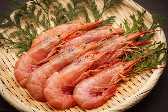海鮮在醫學上屬於容易腐敗的食物，像螃蟹、蛤蠣、蝦子等，都容易受到病原菌污染，建議一定要當餐吃完。（示意圖／Pexels）
