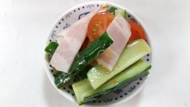 日本曾爆發450多人因涼拌小黃瓜集體食物中毒，大陸也有一位老人因隔夜涼拌黃瓜引發感染性休克差點喪命。（圖／Photo AC）