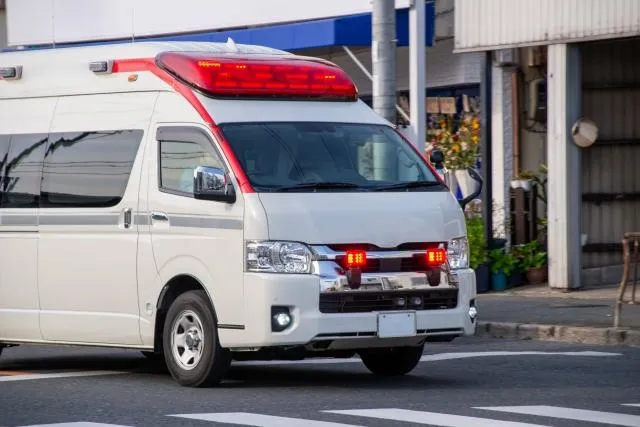 日本鹿兒島市區發生一起巴士自撞事故。(示意圖/photo-ac)