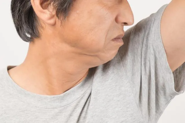 制臭劑則多含有香精、香料、吸附劑、抗菌劑等，以中和或遮蓋氣味、降低異味為主，不具有止汗功能。（圖／Photo AC）