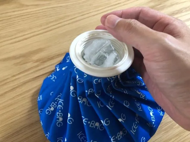 洪正憲也提出替代止痛選擇，包括以乙醯胺酚作為基礎止痛藥，運用冰敷、熱敷或物理治療等局部處置改善症狀。（圖／Photo AC）