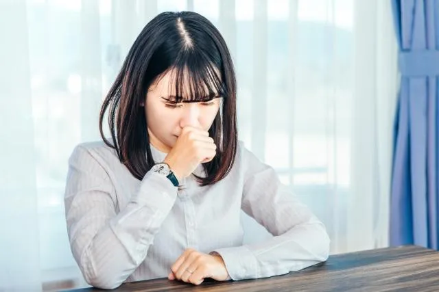 女子稍微活動就會喘吁吁，一開始誤認是工作壓力大的緣故。（圖／Photo AC）