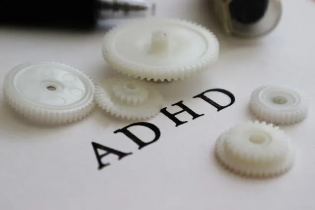 ADHD是一種神經發展障礙,患者腦部前額葉及皮質下腦區功能異常,多巴胺和正腎上腺素量相較一般人偏低。(圖/Photo AC)