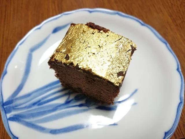 金箔雖然是食品添加物,但台灣僅限用於糕餅類食品。(圖/Photo AC)