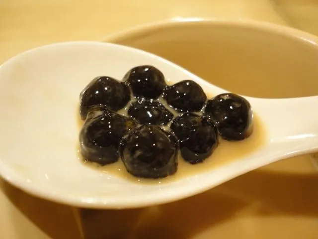即使飲料標榜無糖，配料的熱量和含糖量依然非常驚人，是隱藏的健康殺手。（圖／Photo AC）
