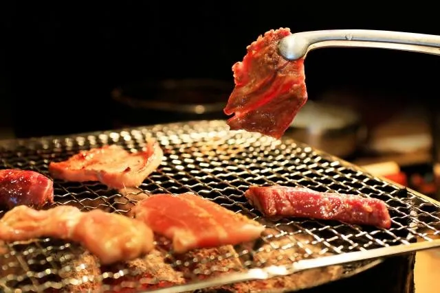 營養師李婉萍分享「4大健康烤肉攻略」，讓大家在享受美食的同時也能兼顧健康。（圖／Photo AC）