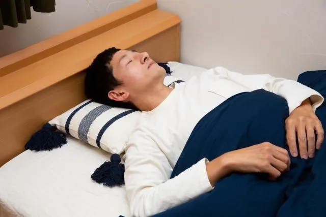 一名男子長期被腳痛所苦，甚至影響睡眠，結果是肺癌作祟。（圖／Photo AC）