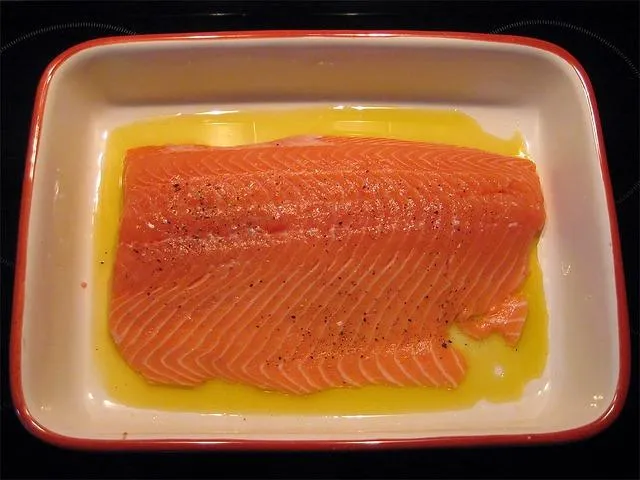 鮭魚不僅口感佳，營養價值也相當高，富含優質蛋白質、維生素B群及Omega-3脂肪酸。（示意圖／Pixabay）