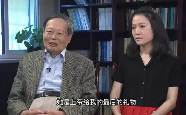 楊振寧與翁帆結婚多年後接受採訪。（圖／翻攝《荔枝新聞》）