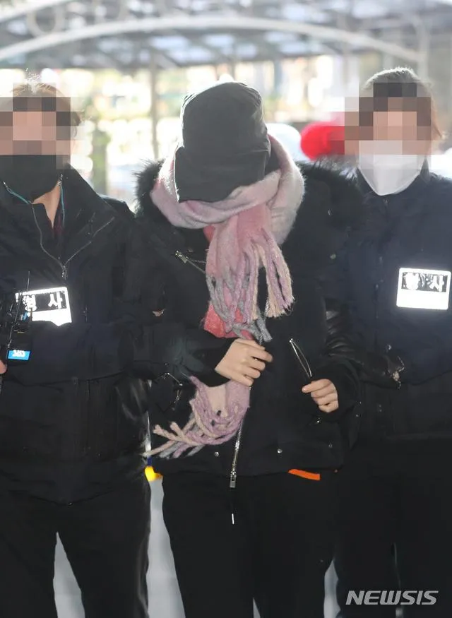 黃荷娜2021年因涉嫌在緩刑期間再次施用毒品遭拘捕。（圖／翻攝自NEWSIS）