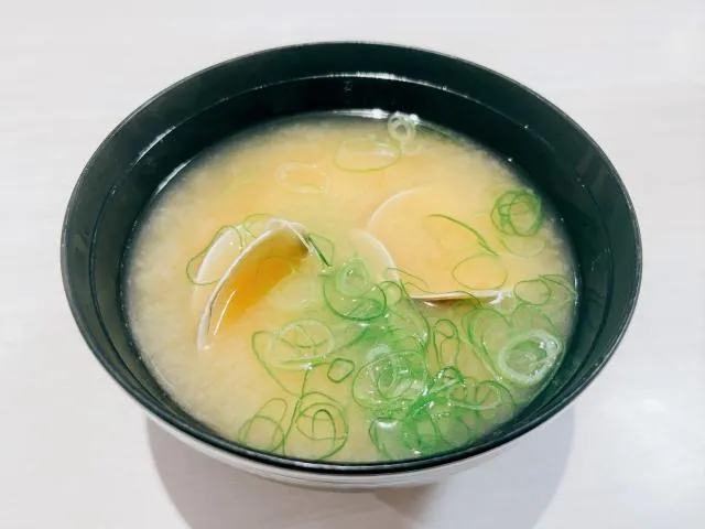 溫熱食物能促進胃排空與血流，且湯汁型料理有助於增加飽足感。（圖／Photo AC）