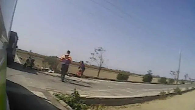 嘉義縣六腳鄉23日發生死亡車禍，一位92歲老翁被撞飛送醫不治。（圖／嘉義縣消防局提供）