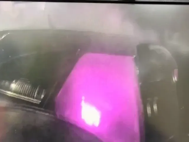 旗山泰安街暗夜有不明人士砸車燃放鞭炮，造成車輛起火。（圖／警方提供）