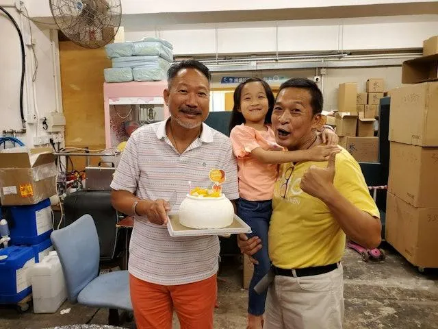 黃文標與游飈(右),從演藝同事到老闆與下屬的關係。(圖/黃文標 臉書)