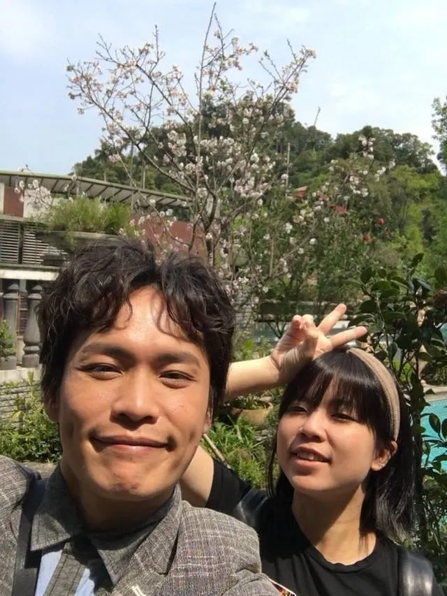 黃鐙輝與老婆萁萁結婚16年，親曝婚姻維繫之道。（圖／翻攝FB）
