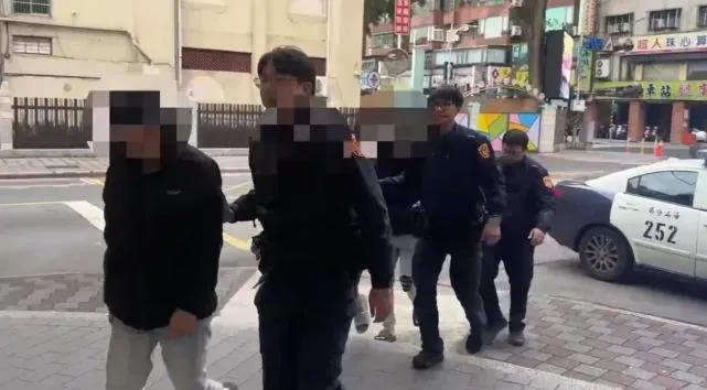 胡男等7人毆打並砍傷方男。（圖／翻攝畫面）