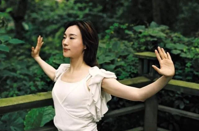 歌手坣娜因肺腺癌病逝，享年59歲。（圖／臉書「Tang Yoga 坣娜的坣瑜伽」）