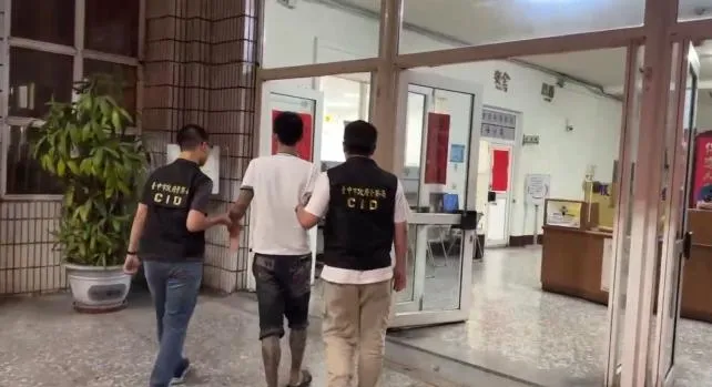 台中市霧峰區一間娃娃機店17日清晨發生槍擊事件。(圖/翻攝畫面)