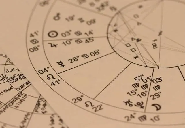 塔羅牌老師艾菲爾分享「4星座」將揮別陰霾，年底前定能絕地反擊。（示意圖／翻攝自pixabay）