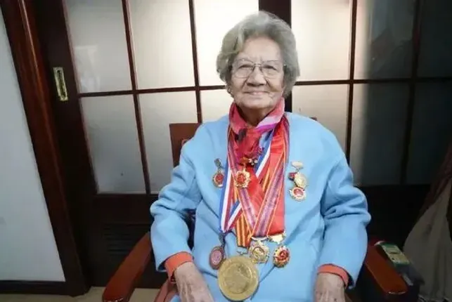 著名表演藝術家陳奇逝世，享年95歲。（圖／翻攝自微博）