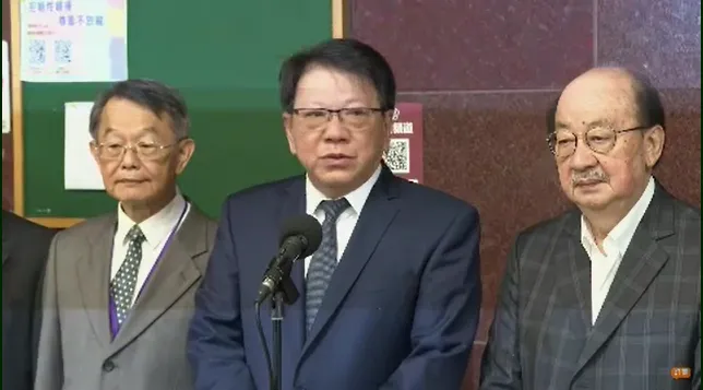 總統府秘書長潘孟安今天陪同司法院正副院長、大法官被提名人赴民進黨立法院黨團拜會。（圖/中天新聞）