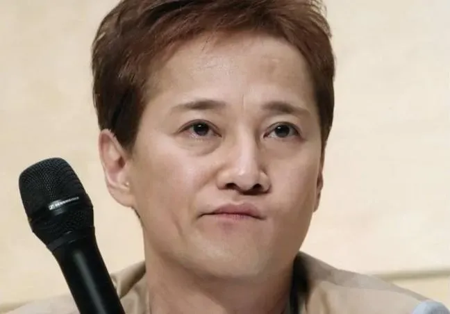 中居正廣日前因捲入性侵醜聞宣布引退,12日突然改口否認並透過律師團質疑電視台的調查報告有問題。(圖/翻攝自X)