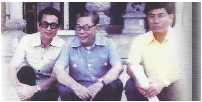 柯志恩分享其父與蔣經國的合照。（圖／取自柯志恩臉書）
