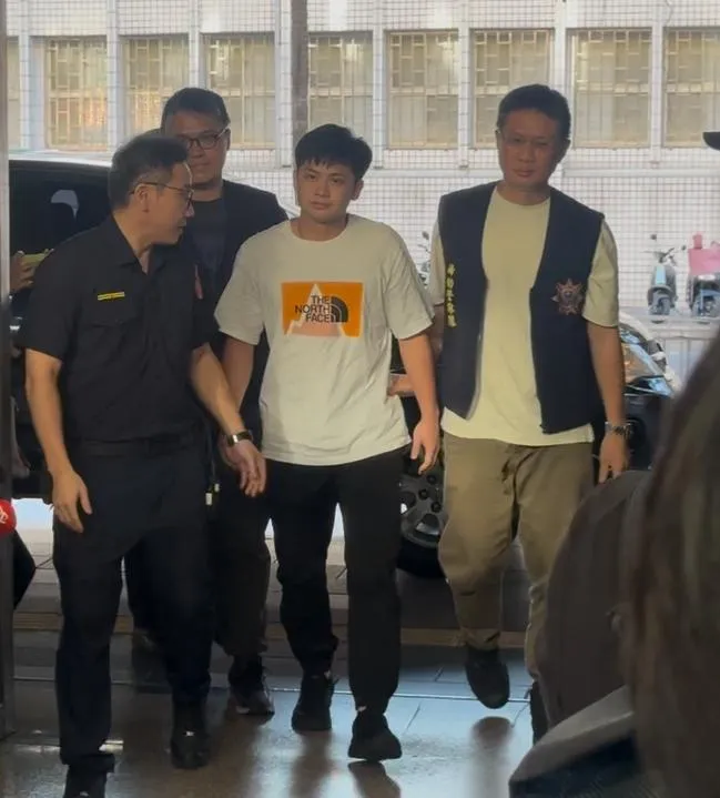 龔益霆日前被帶進北檢複訊畫面。（圖／資料畫面，陳奕廷攝）