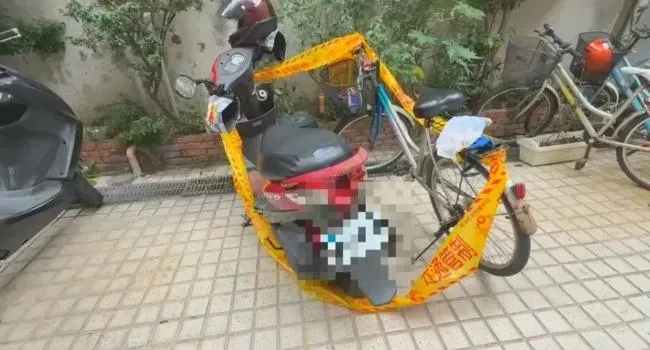 趙林姓婦人騎乘之機車。(圖/翻攝畫面)