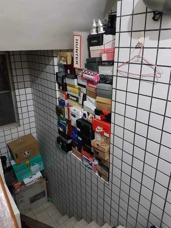 紙盒是蟑螂的「五星級飯店」，家中若放置過多鞋盒，恐怕會不知不覺孳生大量小強。（示意圖／翻攝自爆料公社臉書）
