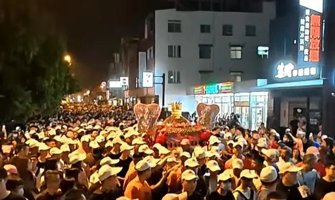 大甲媽遶境18日深夜在彰化市爆發衝突。(圖/中天新聞,非衝突當下畫面)
