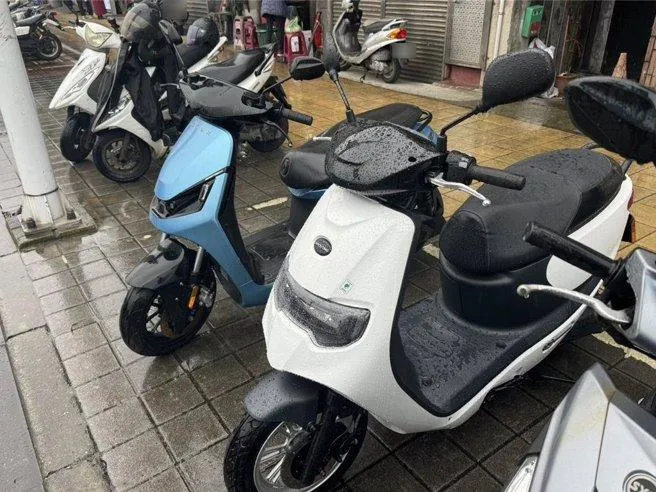 基隆市政府宣布，針對完全以電能為動力的電動汽機車，免徵使用牌照稅的政策將延長至119年12月31日。（資料照／翻攝畫面）