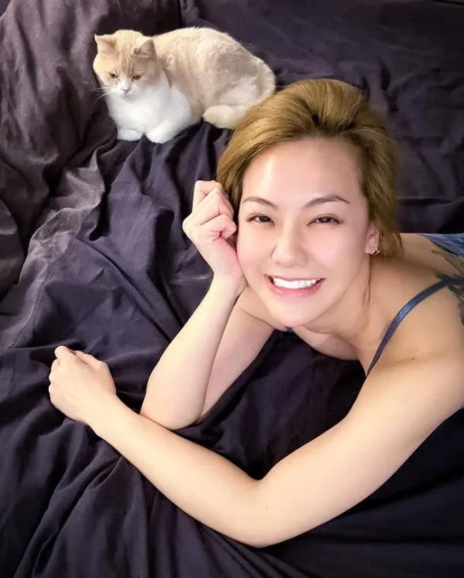 女星劉雨柔在2025年7月與職籃球星胡凱翔完成結婚登記，婚後育有1名寶貝女兒。（圖／翻攝IG lyvonne0526）