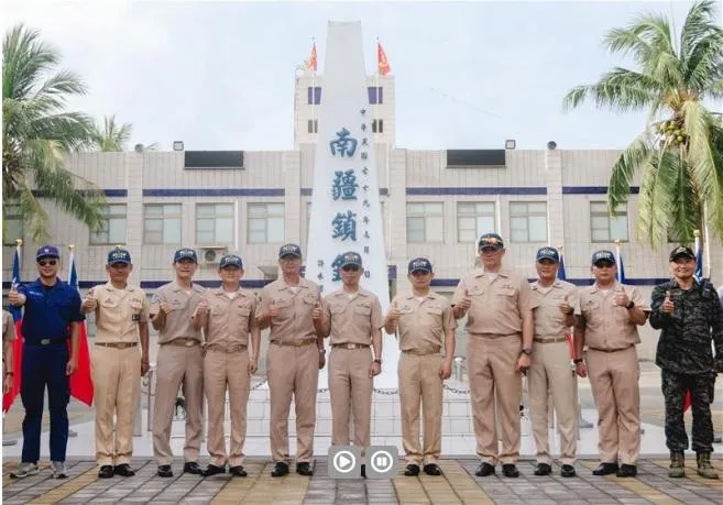 海軍官兵南沙太平島合影。（資料照／海軍提供）