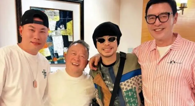 港星鍾鎮濤與曾志偉因與黃明志合照遭出征。(圖/翻攝 微博)