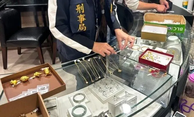 刑事局前往全台22間銀樓查緝。(圖/翻攝畫面)