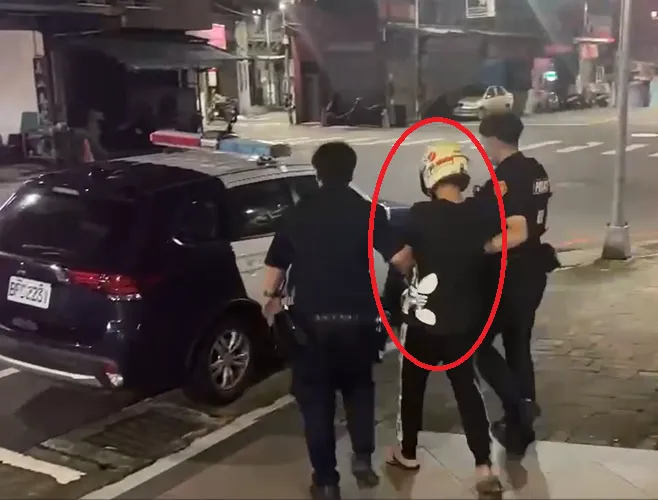 邱男（左2）訊後移送桃園地檢署偵辦。（圖／翻攝畫面）