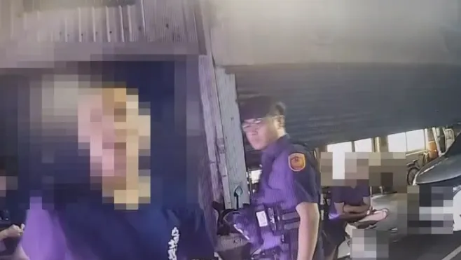 高雄美濃凌晨發生持刀傷人案，張男持柴刀將林姓友人左手臂砍傷。（圖／警方提供）