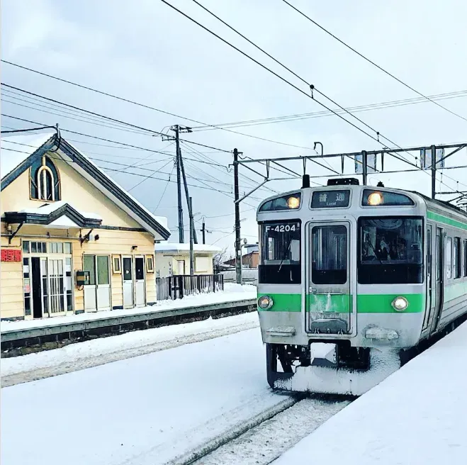 日本北海道小樽朝里車站。（資料照／翻攝自IG@wing_912）