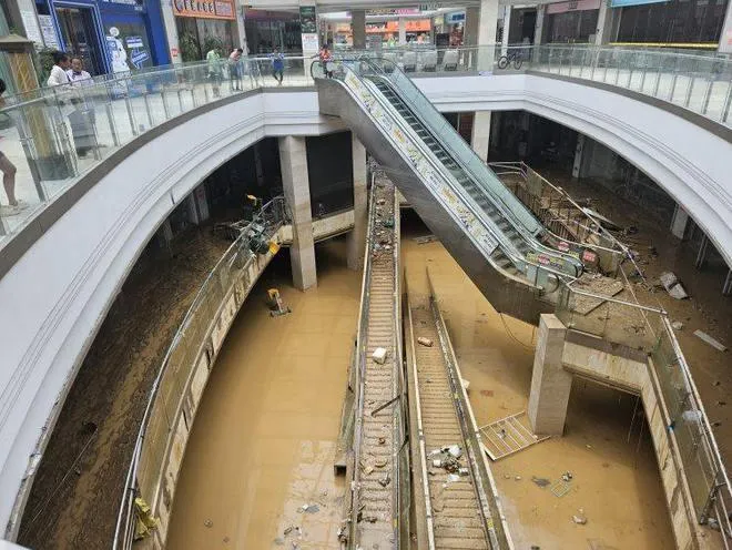 原本已經在清淤重建的榕江又遭受大雨襲城。(圖/翻攝上游新聞)