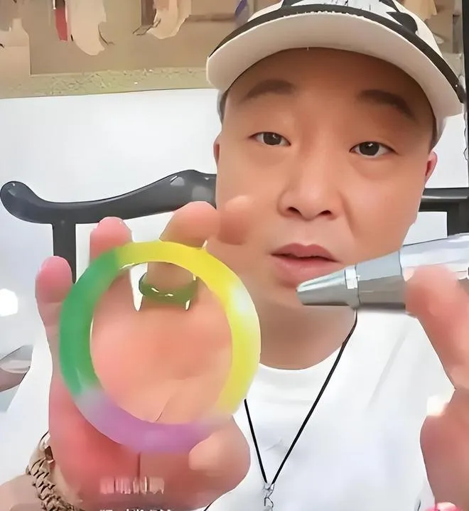 陸網紅「柴懟懟」涉售偽劣玉石產品被刑拘。（圖／翻攝《極目新聞》）