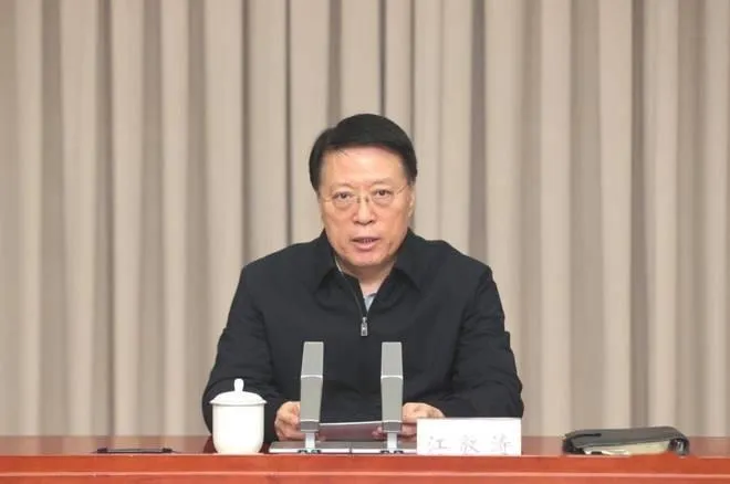 江敦濤落馬。(圖/翻攝《揚子晚報》)