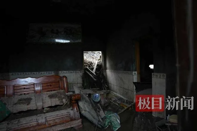 因暴雨受災的房屋。(圖/翻攝《極目新聞》)