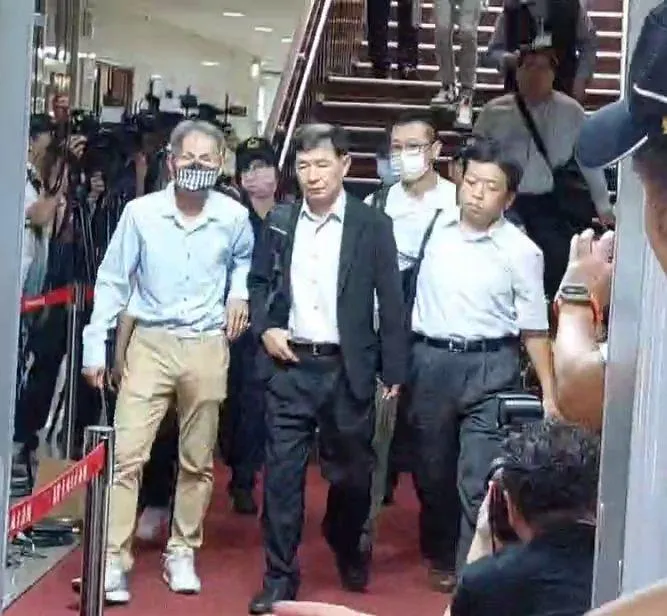 彭振聲收到妻子死訊,急忙向北院請假趕回高雄。(圖/中天新聞)