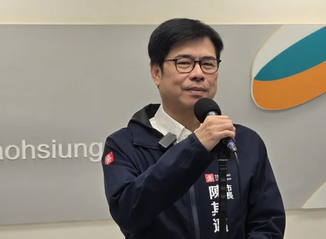 高雄市長陳其邁20日主持市政會議前接受媒體聯訪。（圖／中時柯宗緯攝）