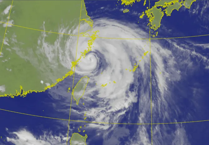 巴威颱風強度減弱,預計12日凌晨到清晨台灣本島可脫離暴風範圍。(圖/翻攝自中央氣象署官網)