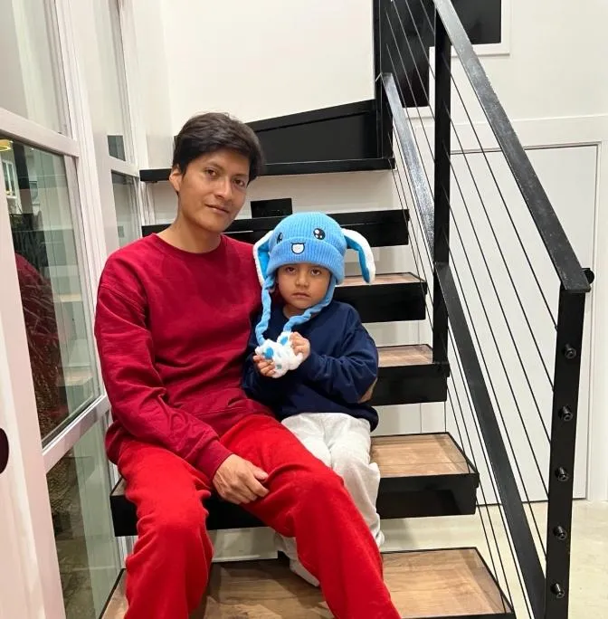 在明尼阿波利斯的掃蕩移民行動中被捕的5歲男童，已獲釋返家。（圖／翻攝自X@JoaquinCastrotx）