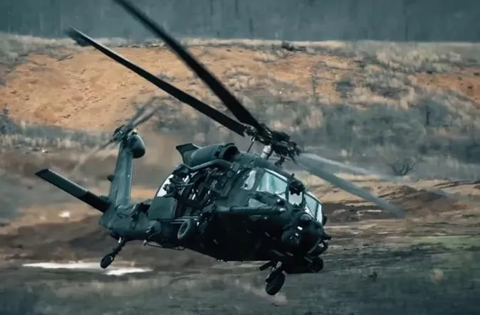 「夜行者」UH-60黑鷹直升機。（圖/翻攝IG）