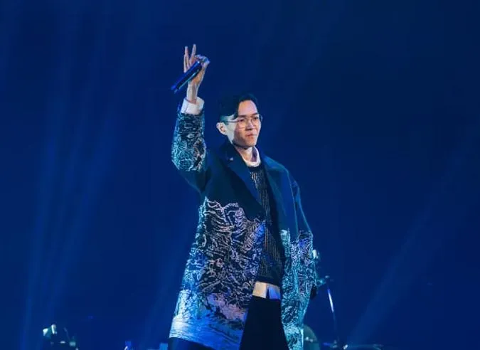 41歲音樂才子方大同遭證實已於2025年2月11日病逝，他生前多次因氣胸發作住院治療。（圖／翻攝自Facebook@Khalil Fong 方大同）