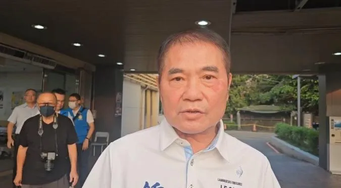 苗栗2日下午發生隨機殺人案縣長鍾東錦前往醫院探視傷者。(圖/中天新聞)